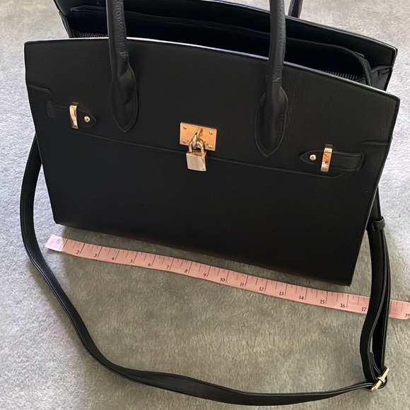 look-a-like black hand bag - Picture 3 of 3